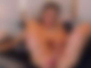 Ainoanoire's Live Sex Cam Show