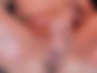 Live cam show with Ainoanoire - Green Eyes on xxxlivecams.org