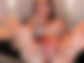 Spettacolo in cam dal vivo con Ainoanoire - Handjob su Camsoda
