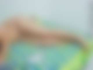 Live cam show with Sophie - Shaved Pussy on madthumbs
