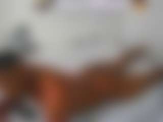 Live cam show with Sophie - Shaved Pussy on Camsoda