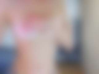 Live cam show with BerryLipss - Public on TeamSkeetLive