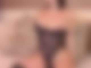 Live cam show with irisreid - Striptease MILF on Camsoda
