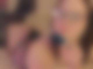 Live cam show with aprilfarrowyy - Brown Hair on Cam Slut