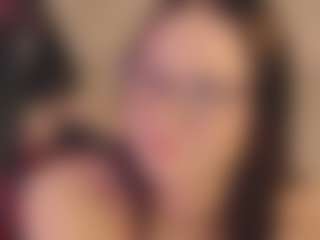 Live cam show with aprilfarrowyy - Brown Hair on TeamSkeetLive