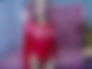 Live cam show with Abril-Ch - Skinny MILF on livesuperchat.net