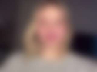Bella's Live Sex Cam Show