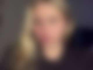 Bella's Live Sex Cam Show