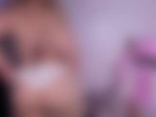 Live cam show with luna00bella - Teen (18+) on CamClone