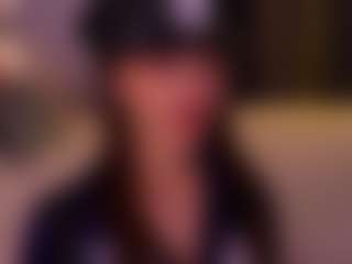 Live cam show with Oliviakis - Little on Milfs Live
