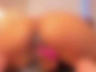 Live cam show with Scarlet-Vixen - Petite on Sex Cam Show