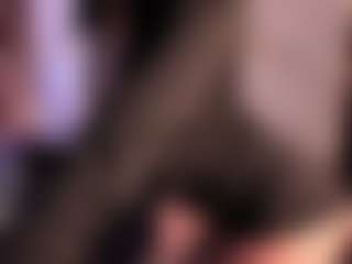 Live cam show with Scarlet-Vixen - Smoking on Gym Cam Girls