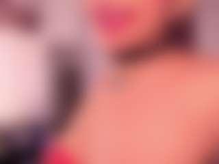 Live cam show with Scarlet-Vixen - Oil on SinfulBabes