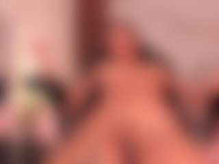 Live cam show with Scarlet-Vixen - Black Squirt on intimatelivegirls.com