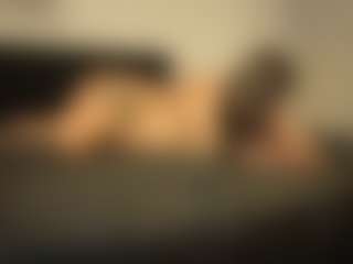 Live cam show with TheEbonyGoddessXO - Bedroom Ebony on Pornisteam.com