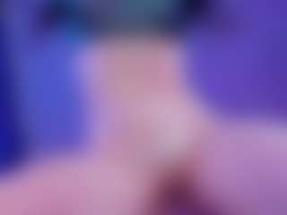 Live cam show with Hii im Alanna and im new here - Public on Dolls Live