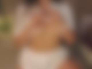 Live cam show with AileenButremovic - Striptease Latina on CamClone