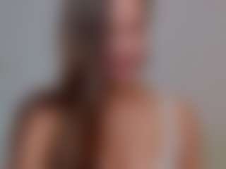 Live cam show with AileenButremovic - Spank on livesuperchat.net