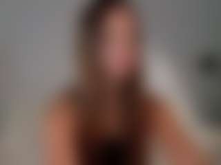 Live cam show with AileenButremovic - Nipple Piercings on AdultVida.com