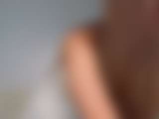 Live cam show with AileenButremovic - Big Tits Brown Hair on Hubzter Live