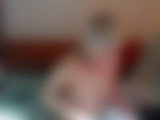 Live cam show with Ann - Middle Aged on friskycurves.com