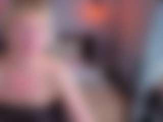 Live cam show with Ann - Petite MILF on Dare Cams