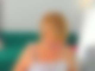 Live cam show with Ann - Skinny MILF on CamClone