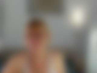 Ann MILF webcam performer live streaming