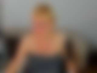 Live cam show with Ann - Flashing on Camming Site