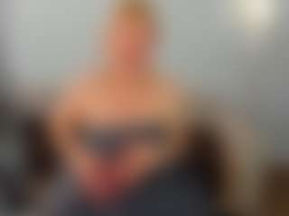 Live cam show with Ann - Athletic MILF on Camsoda
