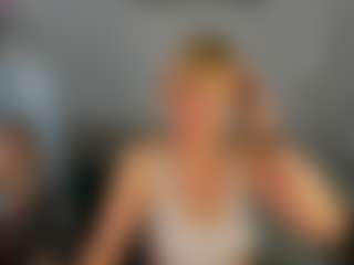 Live cam show with Ann - Petite MILF on xxxlivecams.org