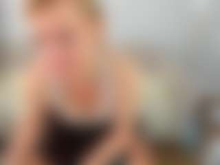 Live cam show with Ann - Middle Aged on SmokeAndPoke