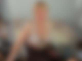 Live cam show with Ann - Athletic Middle Aged on SmokeAndPoke