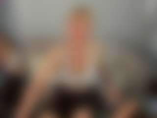 Live cam show with Ann - Blue Eyes on friskycurves.com