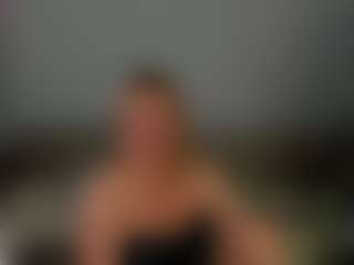 Live cam show with Ann - Petite MILF on Camsoda