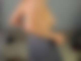 Live cam show with Ann - Petite MILF on Camsoda