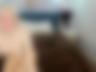 Live cam show with Kate - Play on CamClone