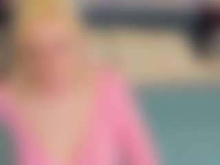Live cam show with Kate - Bra on liverealitysex.com