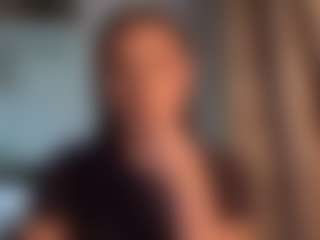 Live cam show with RobertoJoslyn - Sporty on CamwithHer