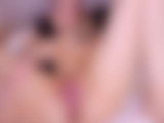 Live cam show with Meegan-red - Interactive on googirlz