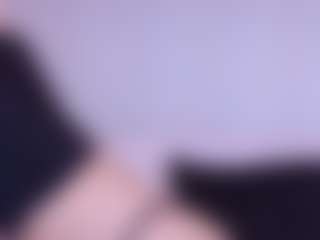 Live cam show with Meegan-red - Interactive on xplaylive.com
