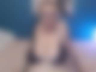 NADINNNE34k MILF webcam performer live streaming