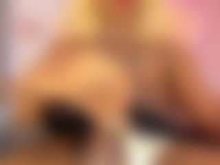 Live cam show with amaanda-fox - Lean on Camsoda