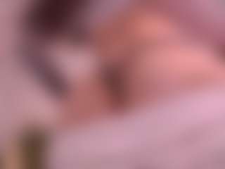 Live cam show with Pheromoon - Dildo Or Vibrator on Livezox