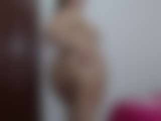Performer in webcam MILF SalmaDaniela in streaming live