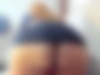 Live cam show with TiffanyMonrow - Facial on Camsoda