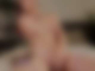 Live cam show with KarolynTijernia - Skinny on Gym Cam Girls