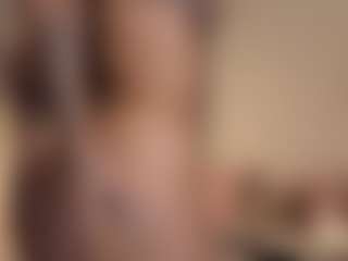MiaVega1's Live Sex Cam Show