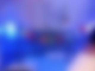 Live cam show with Vanessa - Flashing on madthumbs
