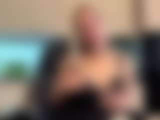Live cam show with Mila - Blonde Hair College on SquirtSoMuch
